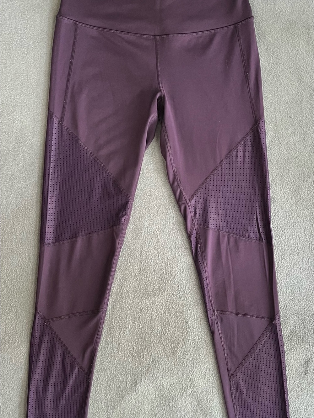 Victoria's Secret Knockout Plum Purple Leggings Size Small